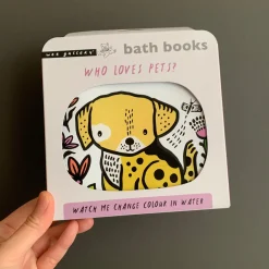 Colour Me: Who Loves Pets?