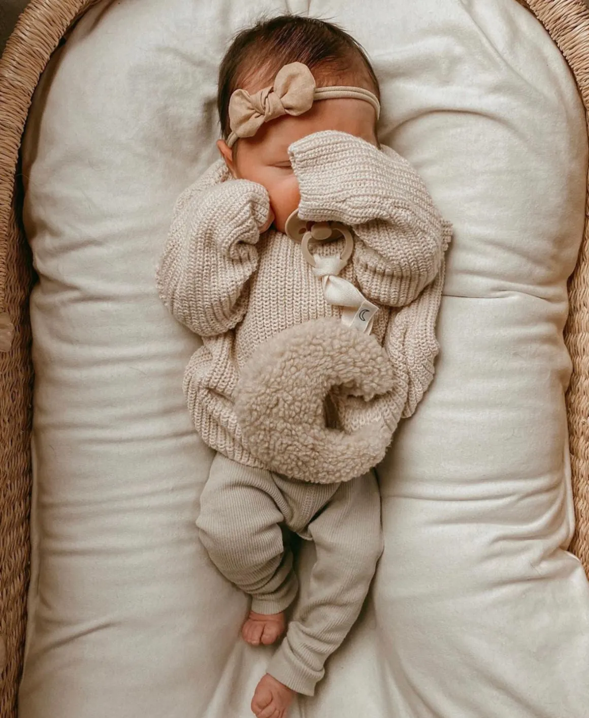 Cuddly Pacifier Holder | Teddy Beige