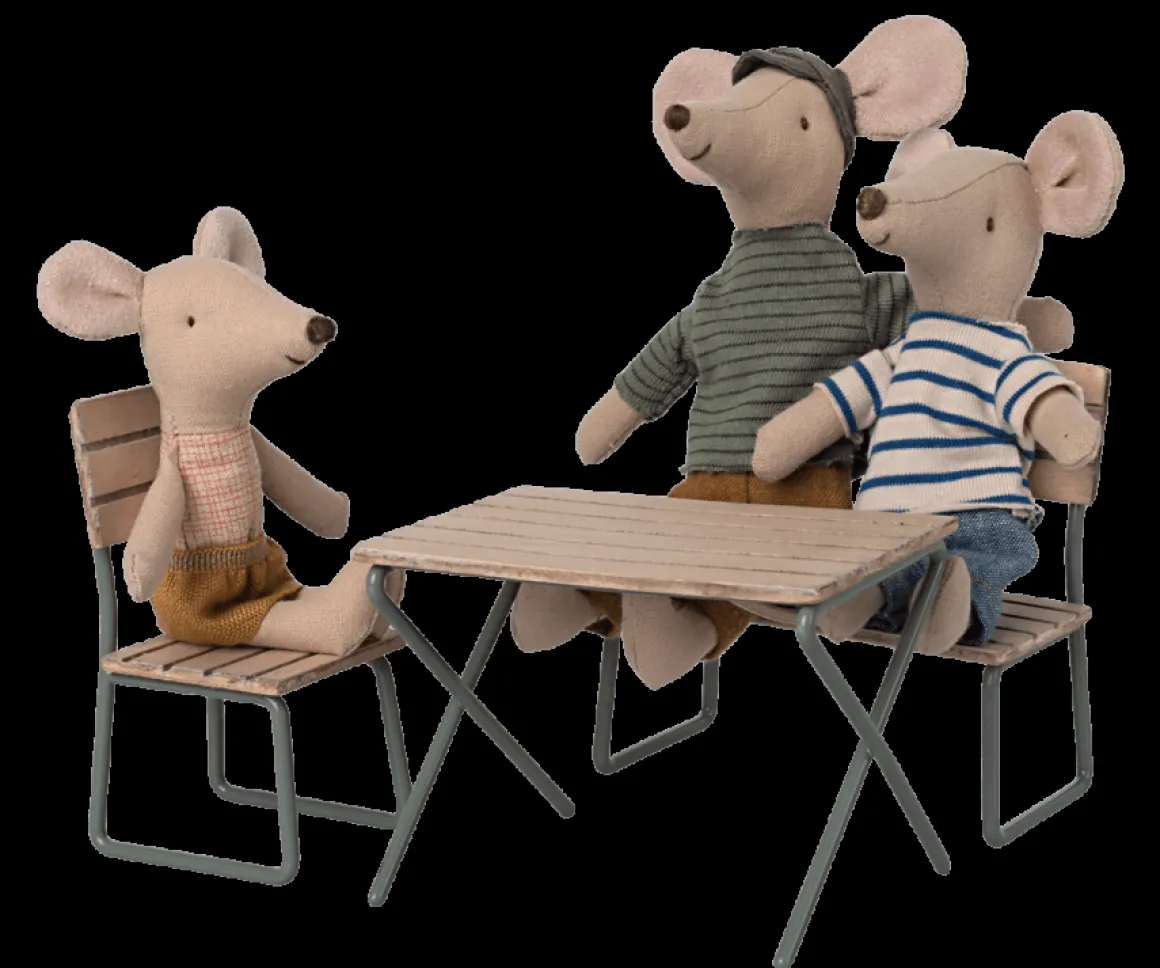 Garden Set - Table w. Chair and Bench, Mouse