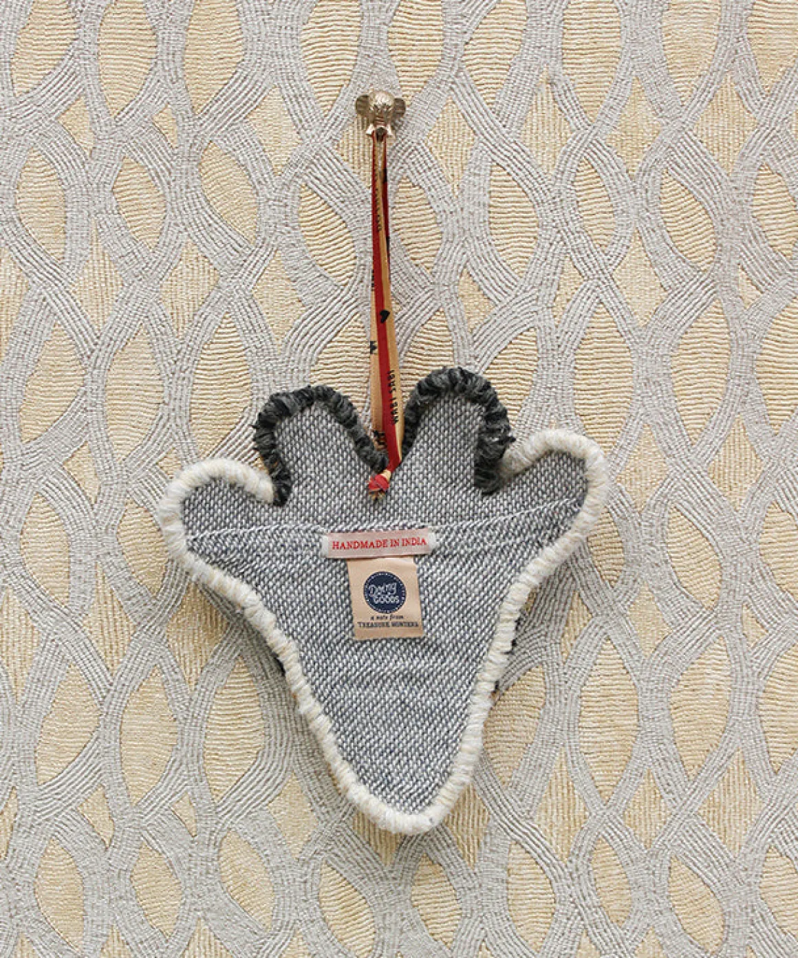Gimpy Giraffe Wool Hanger