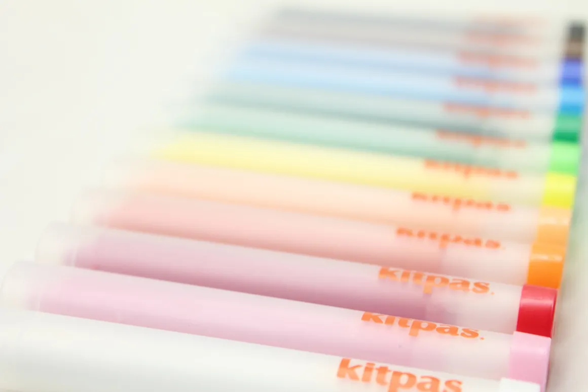 Large Crayons in Holder by Kitpas (12 Colours)