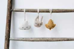 Leaf Hanging Rattle by Main Sauvage