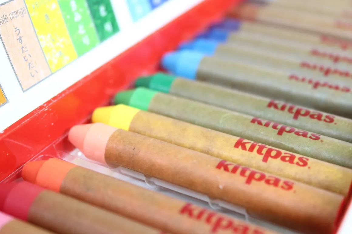 Medium Crayons by Kitpas (12 Colours)