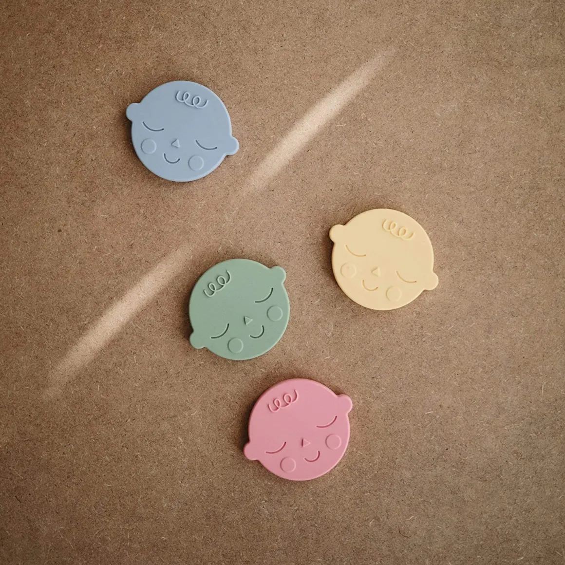 Mushie Face Teether | Bubble Gum