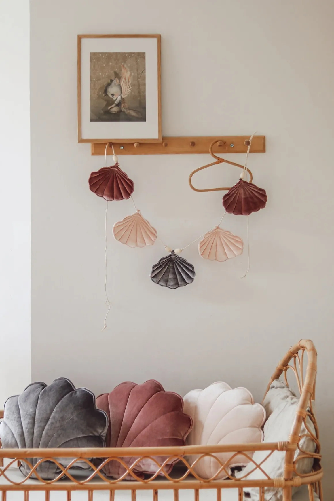 Velvet Shells Garland | Cosmic Pearl